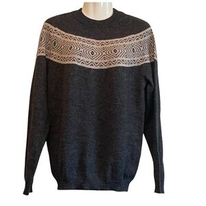 KUNA sweater Geometric Patterned in Black and Cream